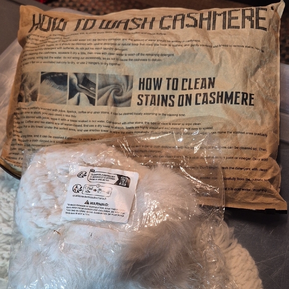 Elegant Green Scarf and White Hat Set - Picture 6 of 7